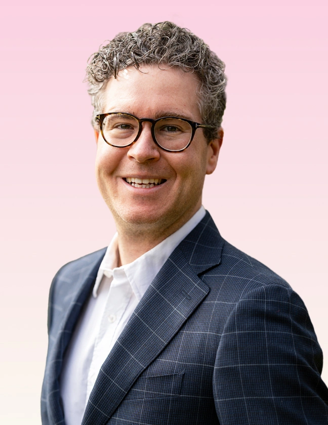 Headshot of Les Cullen